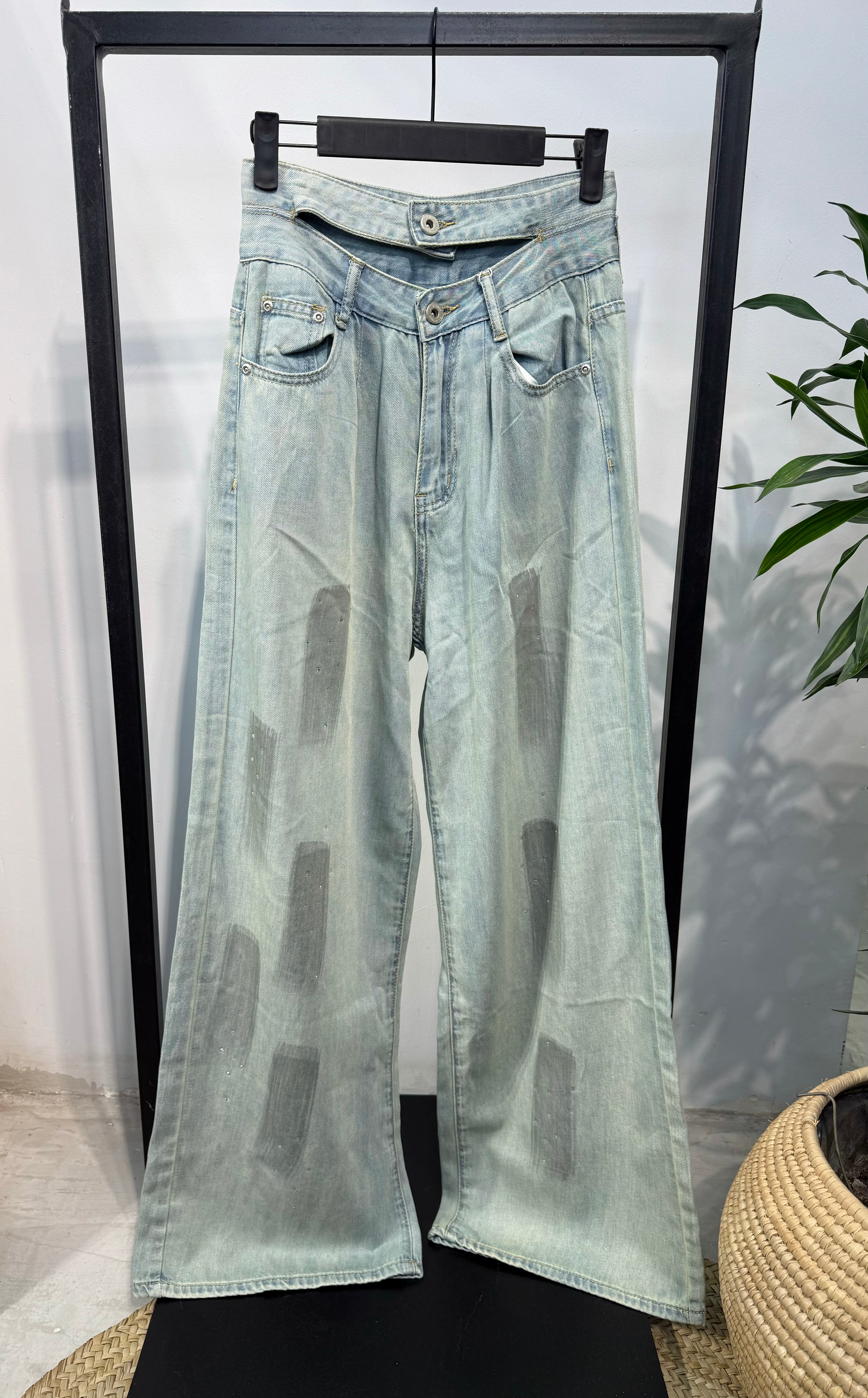 Cut Out Jeans