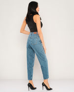 Load image into Gallery viewer, Mom Fit Jeans
