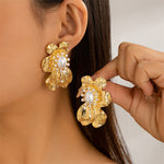 Load image into Gallery viewer, Faux Pearl Flower Earrings
