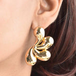 Load image into Gallery viewer, Metal Fan Earrings
