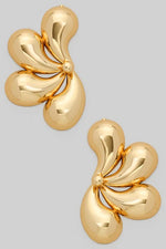 Load image into Gallery viewer, Metal Fan Earrings
