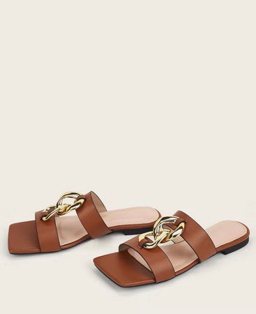 Flat Sandals with Chain detail