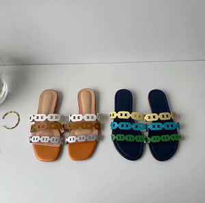 Flat Sandals with Straps